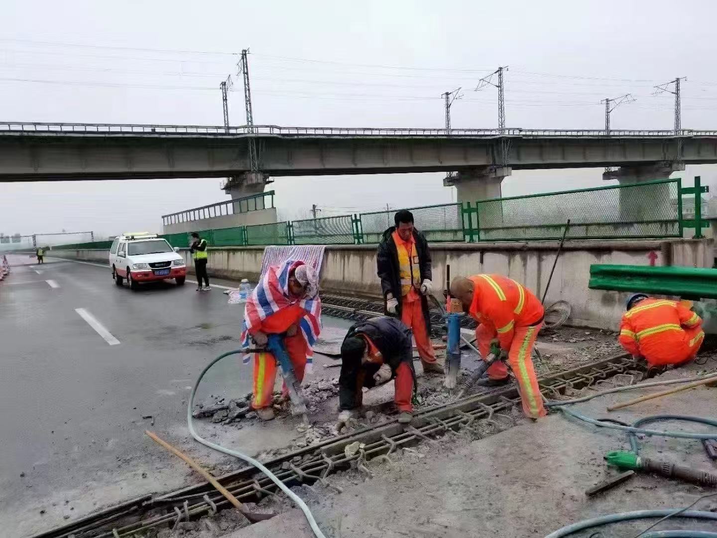 万盛桥梁伸缩缝抢修料